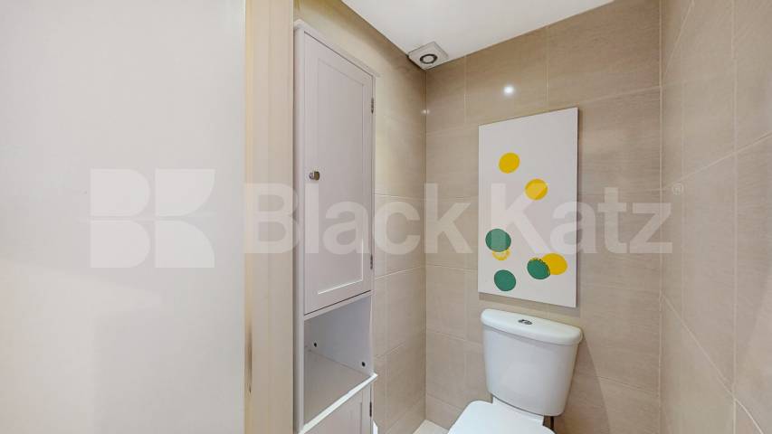 Modern one bed set within a large period house mins to tube and shops Sutherland Avenue, Maida Vale